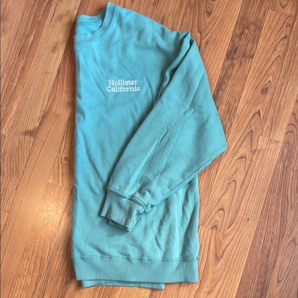 Hollister Women's Sage Green oversized Sweatshirt
